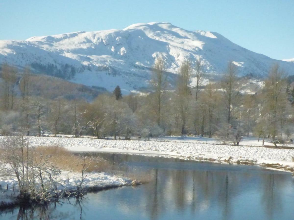 Riverbank Календер Экстерьер фото